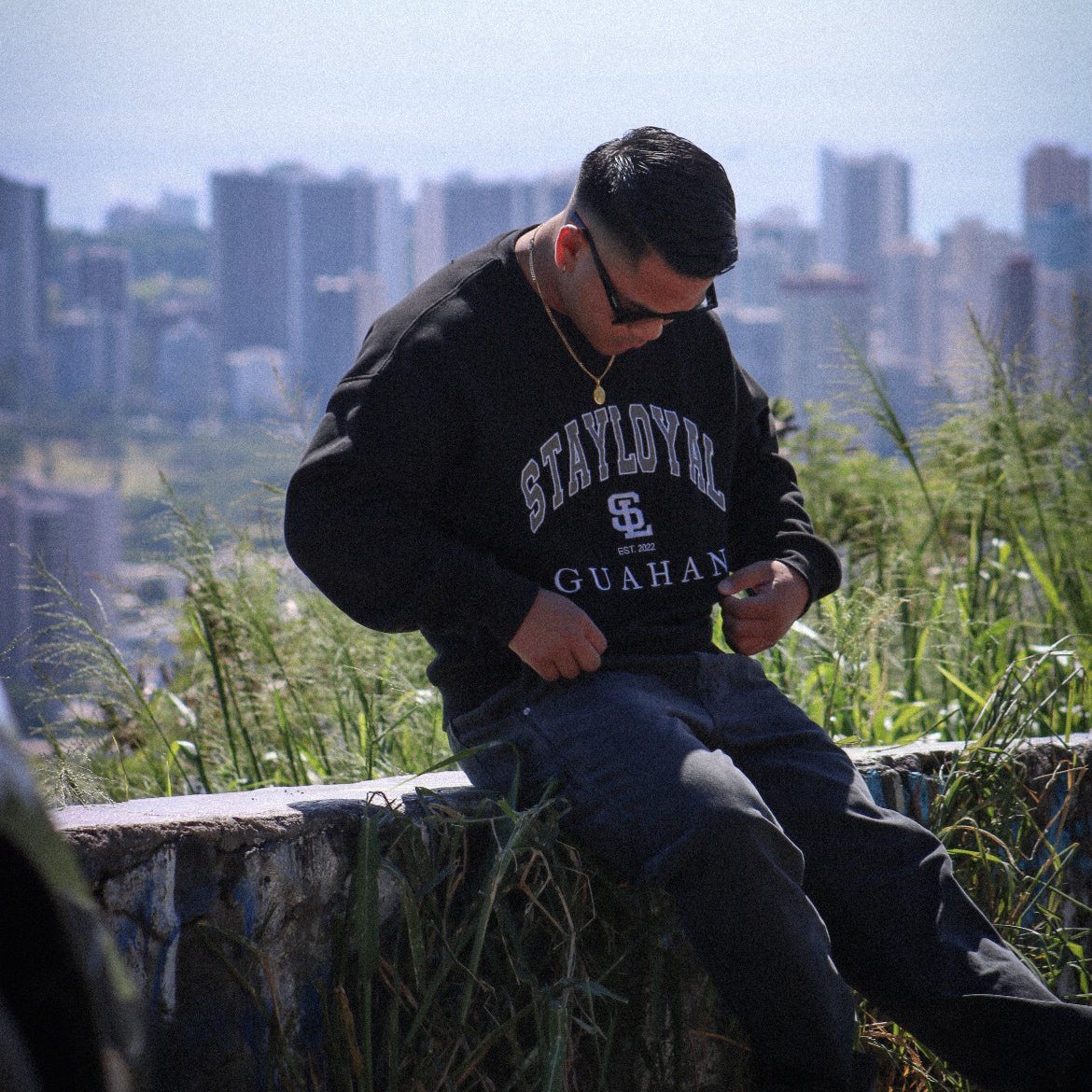 EMBROIDERED CREWNECK SWEATER (BLACK)